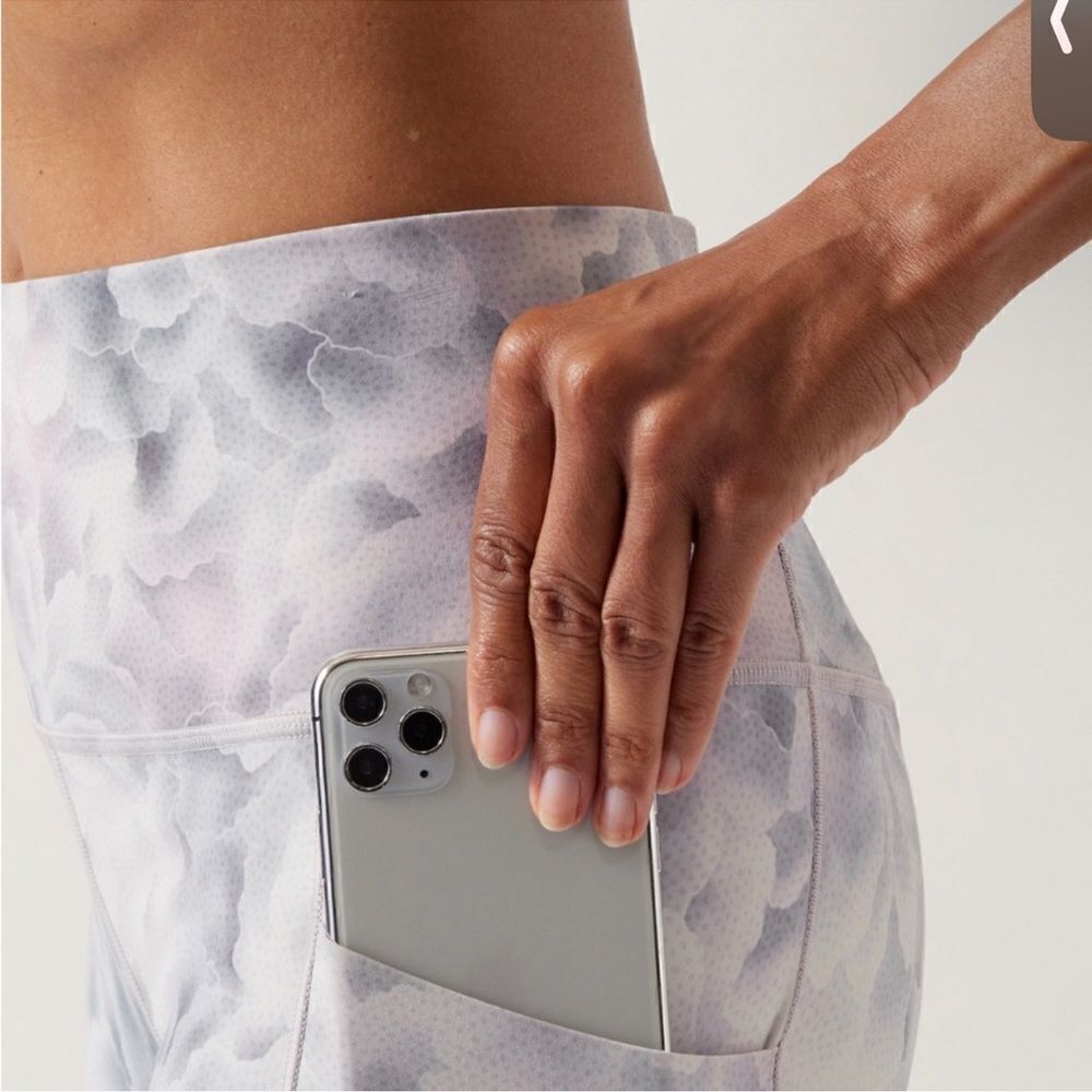Athleta Salutation Stash Tight in Hera Abstract Grey SP Petite - Picture 3 of 7